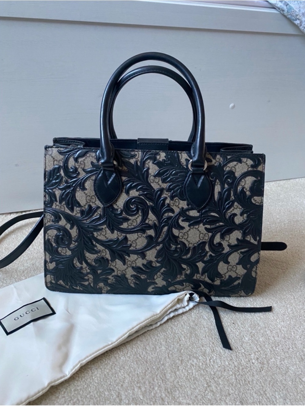 **AUTHENTIC GUCCI ARABESQUE HANDBAG**
